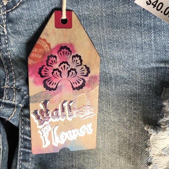 *SPECIAL* NWT Juniors denim shorts. - Picture 3 of 3